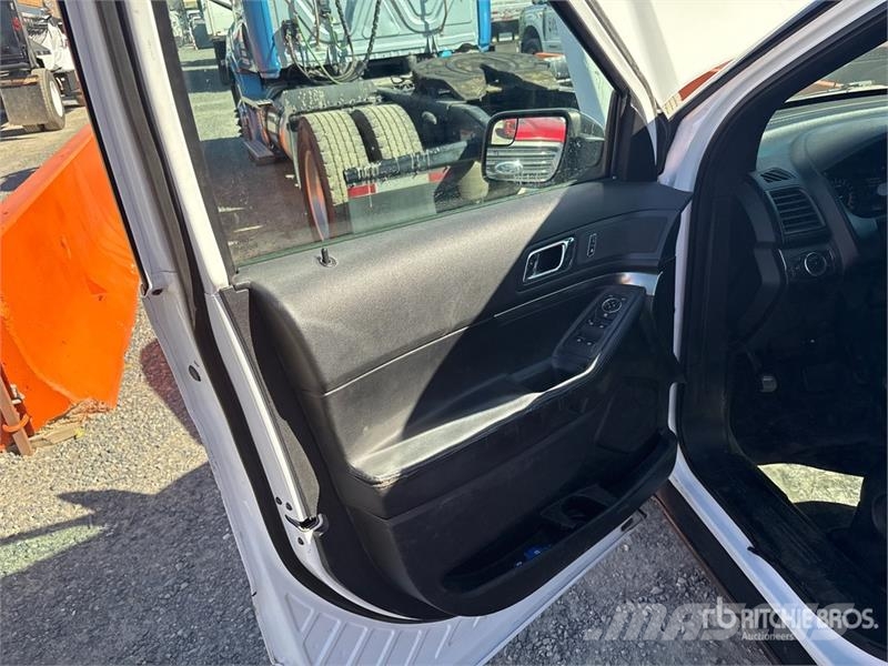 Ford Explorer Voiture