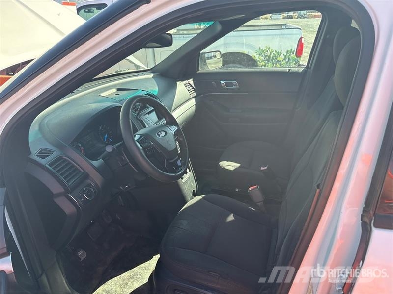 Ford Explorer Voiture