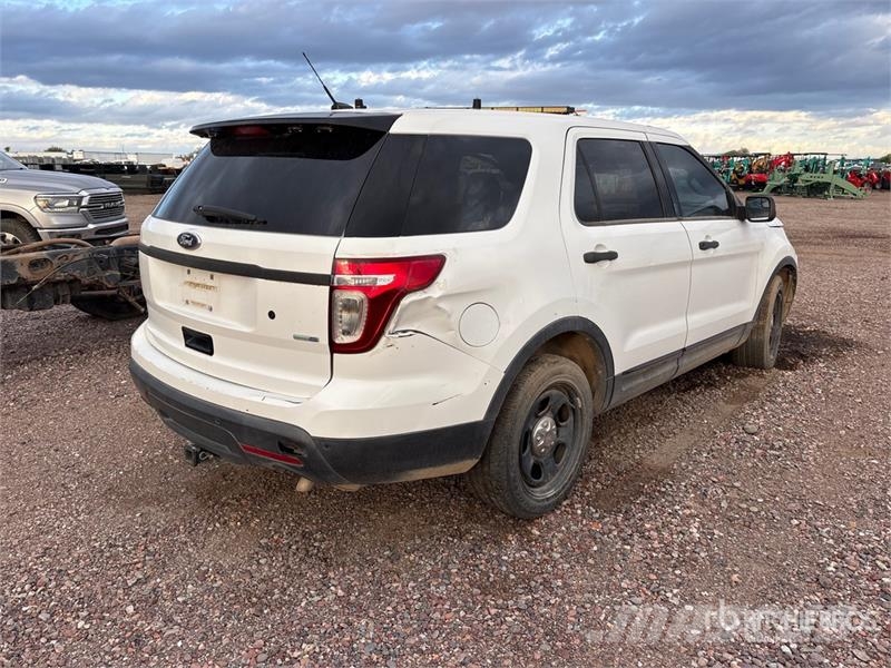 Ford Explorer 自動車