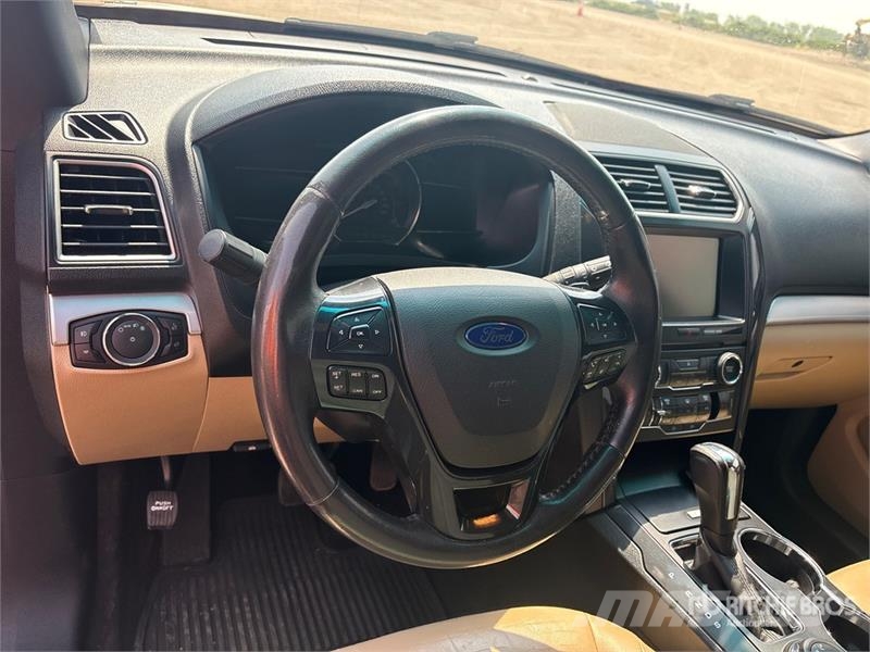 Ford Explorer Automašīnas