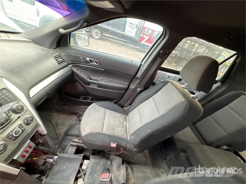 Ford Explorer 自動車