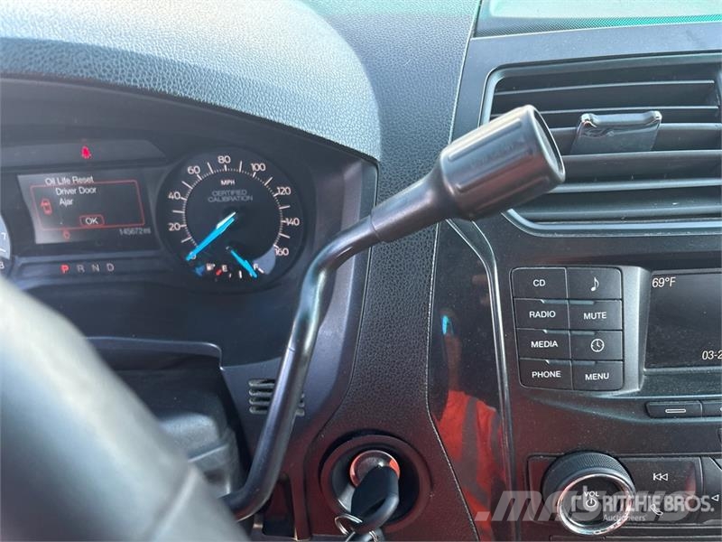 Ford Explorer Voiture