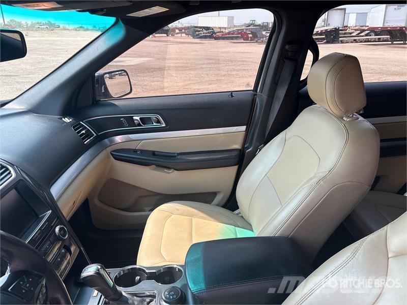 Ford Explorer Automašīnas