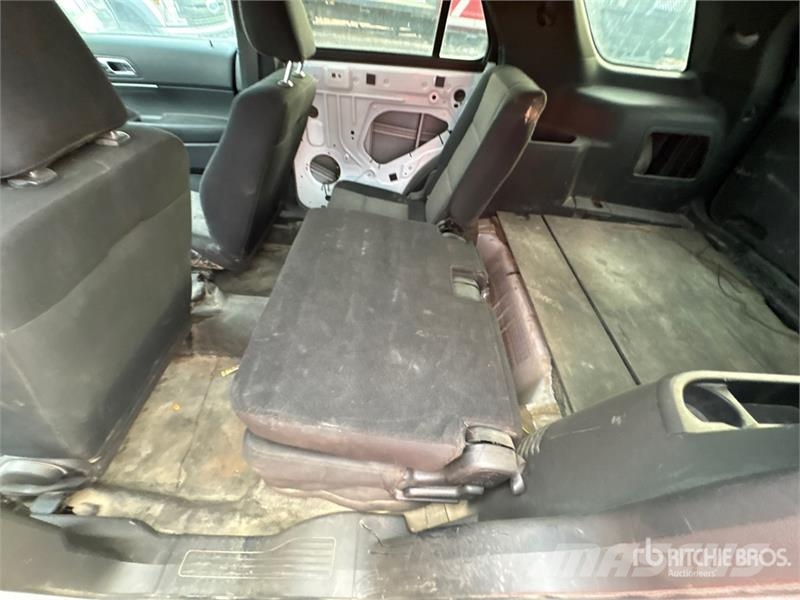 Ford Explorer 自動車