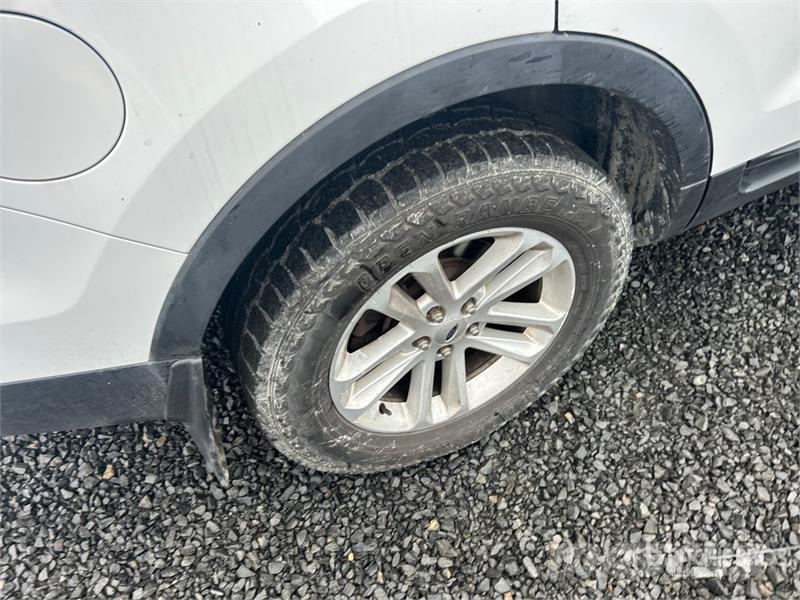 Ford Explorer Automašīnas
