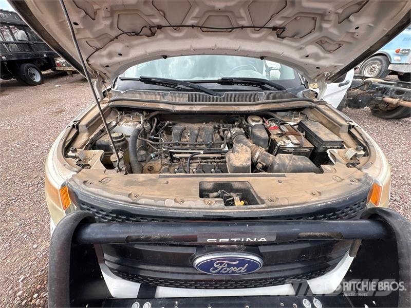 Ford Explorer 自動車