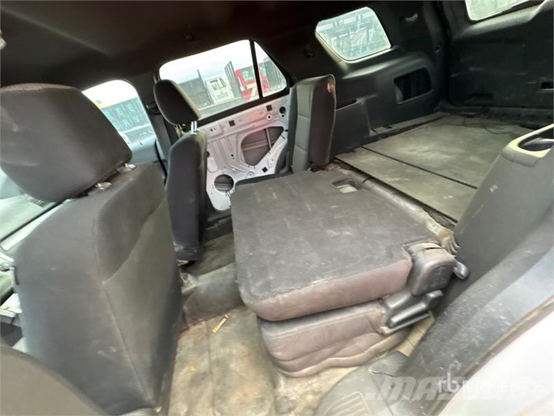 Ford Explorer 自動車