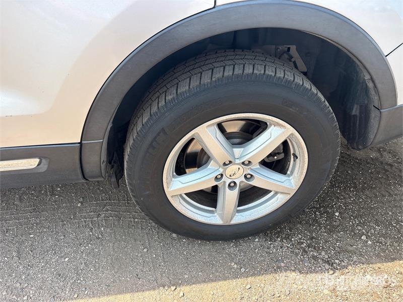 Ford Explorer Automašīnas
