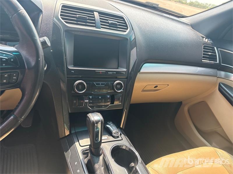 Ford Explorer Automašīnas