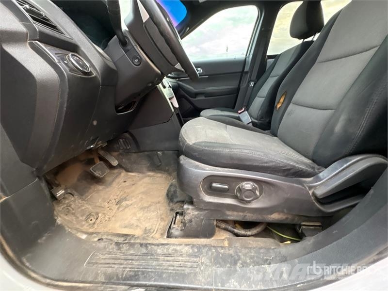 Ford Explorer 自動車