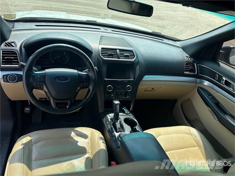 Ford Explorer Automašīnas