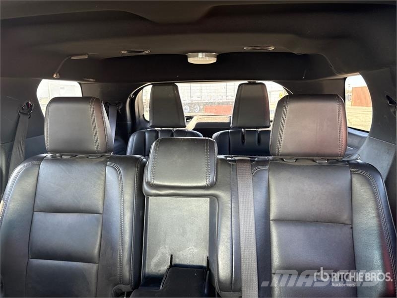 Ford Explorer Voiture