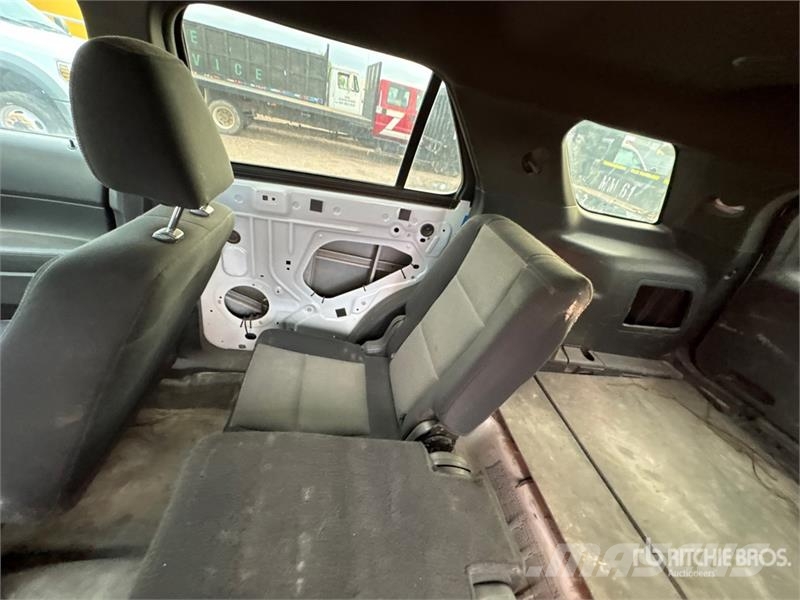 Ford Explorer 自動車