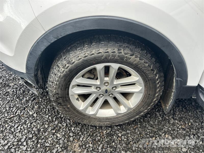 Ford Explorer Automašīnas