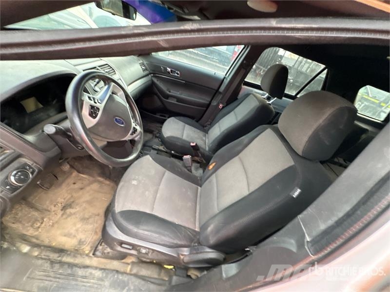 Ford Explorer 自動車