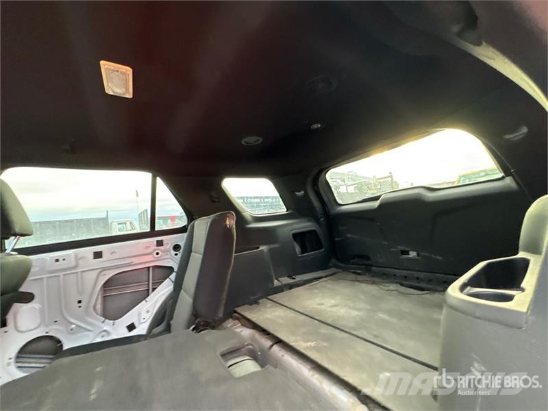 Ford Explorer 自動車