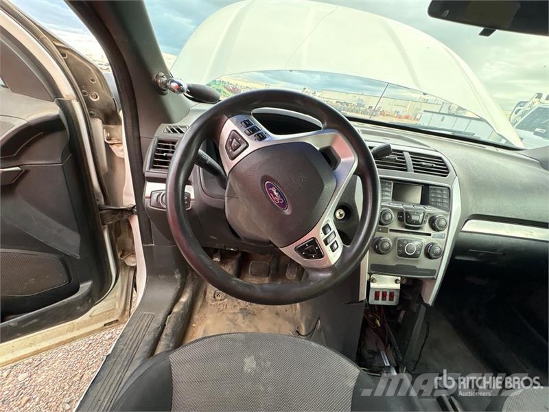Ford Explorer 自動車
