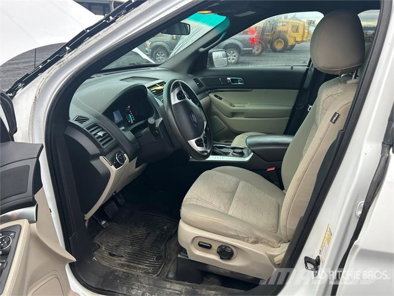 Ford Explorer Automašīnas