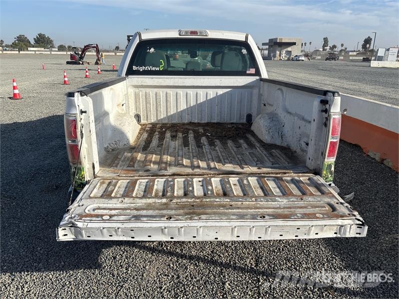 Ford F-150 4x2 Crew Cab Pickup Egyéb