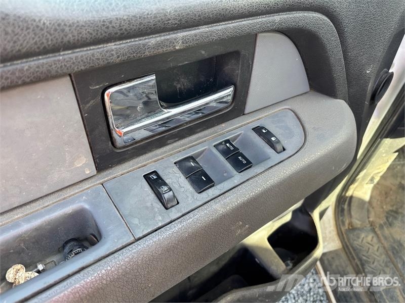 Ford F-150 4x2 Crew Cab Pickup Egyéb