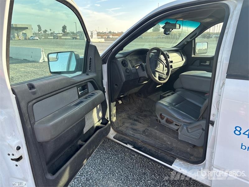 Ford F-150 4x2 Crew Cab Pickup Egyéb