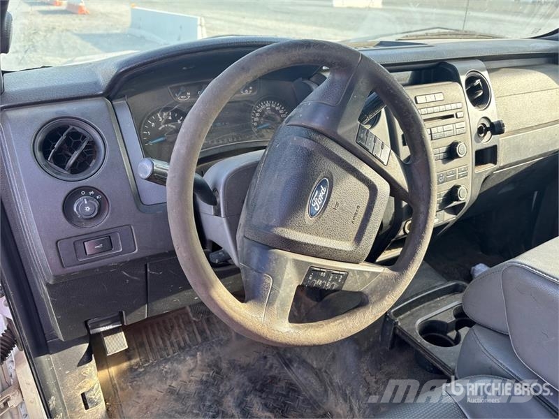 Ford F-150 4x2 Crew Cab Pickup Egyéb