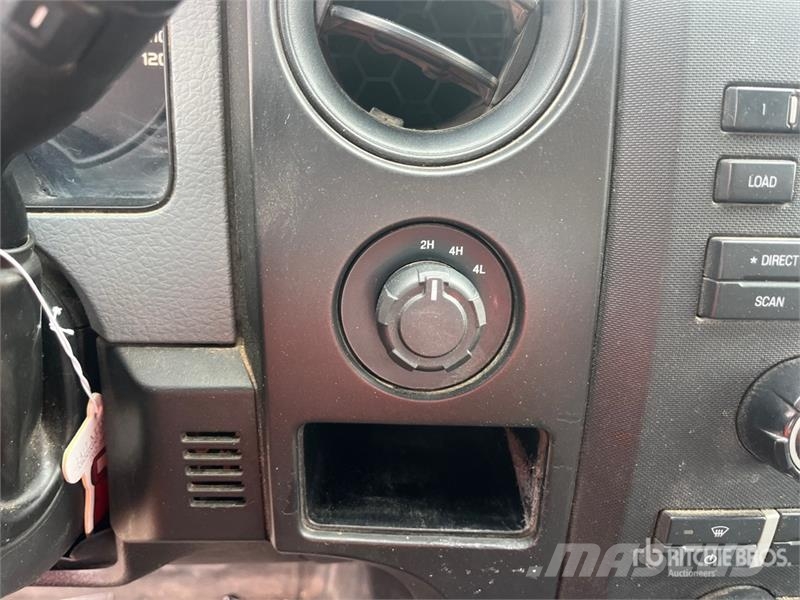 Ford F-150 4x4 Extended Cab Pickup Drugi