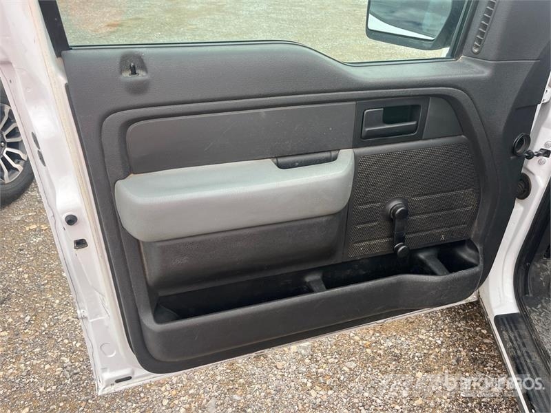 Ford F-150 4x4 Extended Cab Pickup Drugi