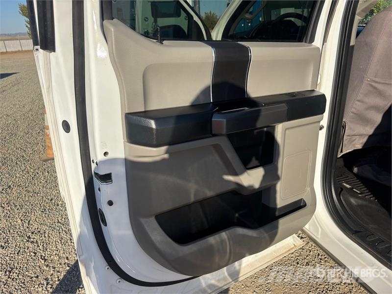 Ford F-150 FX4 4x4 Crew Cab Pickup Drugi