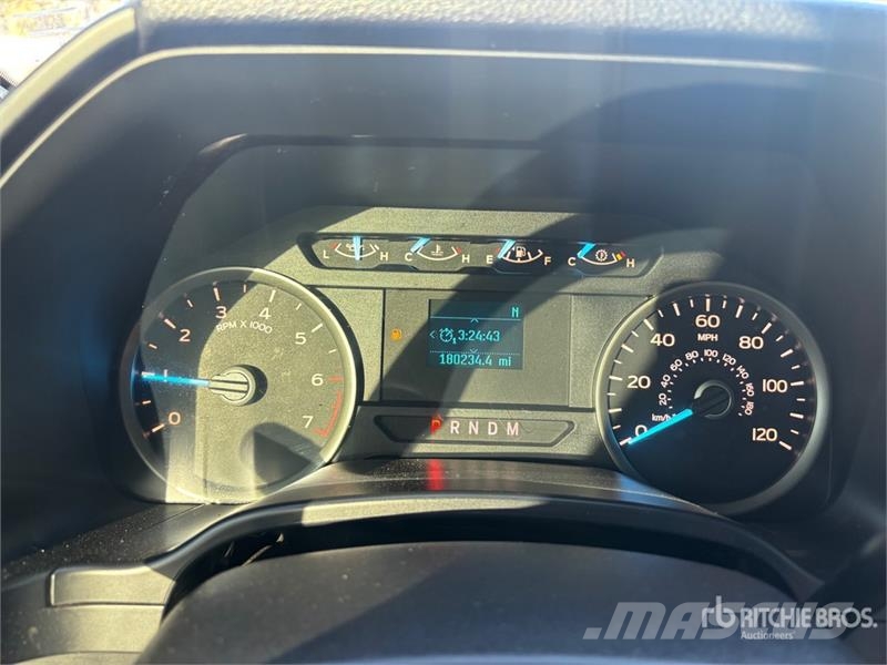 Ford F-150 FX4 4x4 Crew Cab Pickup Drugi