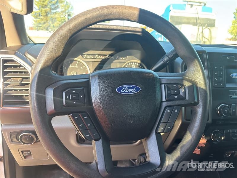 Ford F-150 FX4 4x4 Crew Cab Pickup Drugi