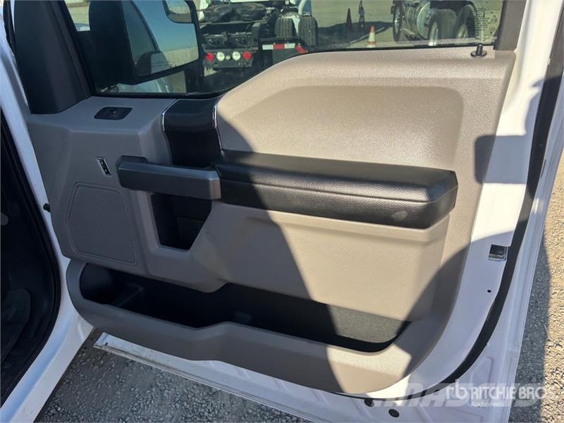 Ford F-150 FX4 4x4 Crew Cab Pickup Drugi