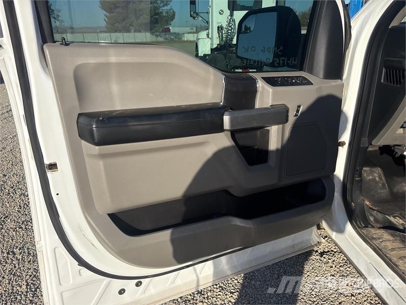 Ford F-150 FX4 4x4 Crew Cab Pickup Drugi