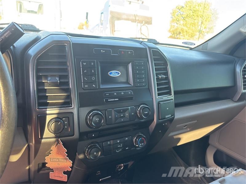 Ford F-150 FX4 4x4 Crew Cab Pickup Drugi