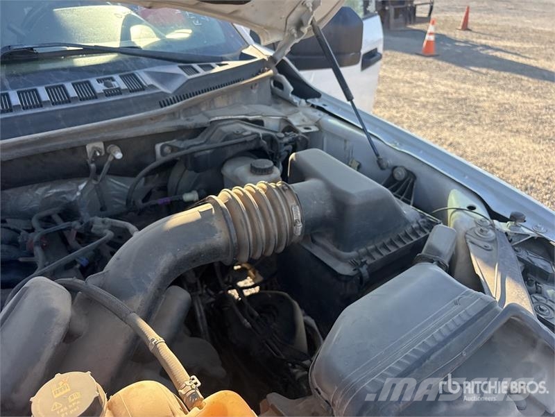 Ford F-150 FX4 4x4 Crew Cab Pickup Drugi