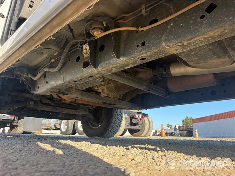 Ford F-150 FX4 4x4 Crew Cab Pickup Drugi