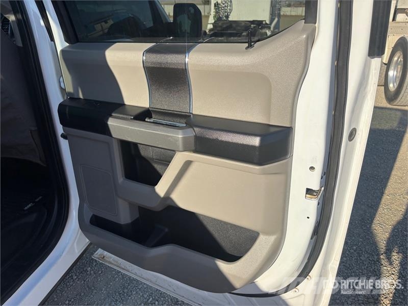 Ford F-150 FX4 4x4 Crew Cab Pickup Drugi