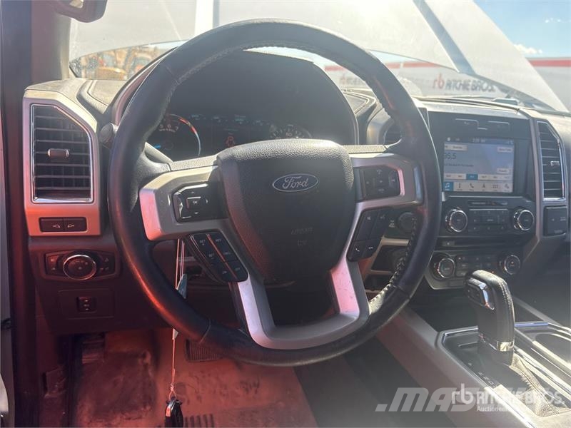 Ford F-150 Lariat 4x4 Crew Cab Pickup Kita