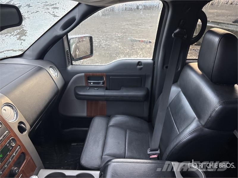 Ford F-150 Lariat 4x4 Crew Cab Pickup Muu