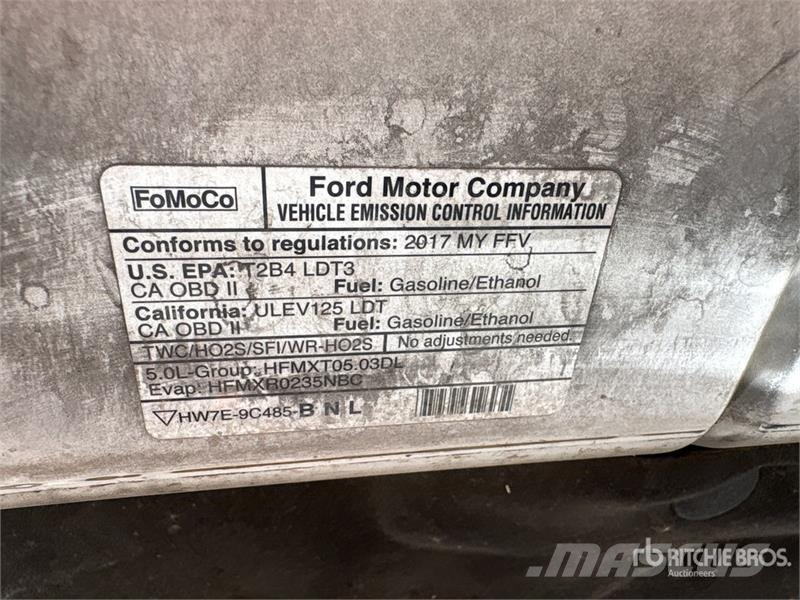 Ford F-150 Lariat 4x4 Crew Cab Pickup Kita