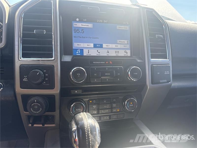 Ford F-150 Lariat 4x4 Crew Cab Pickup Kita