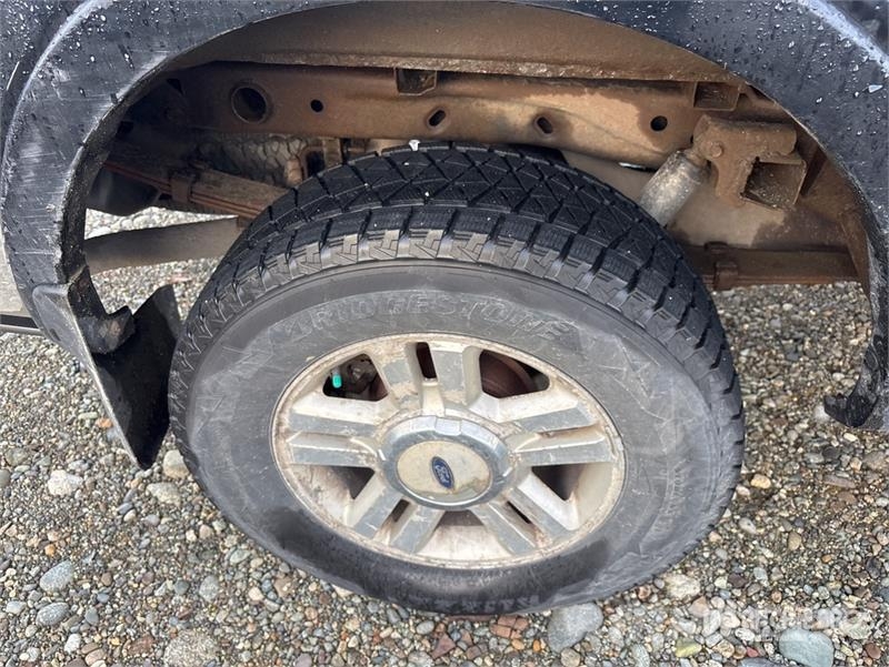 Ford F-150 Lariat 4x4 Crew Cab Pickup Muu