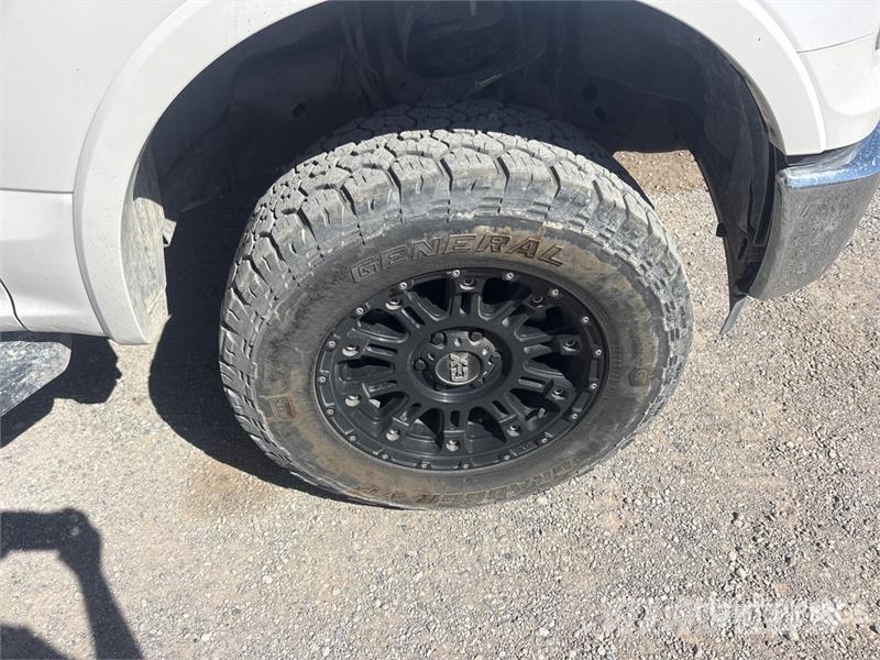 Ford F-150 Lariat 4x4 Crew Cab Pickup Kita