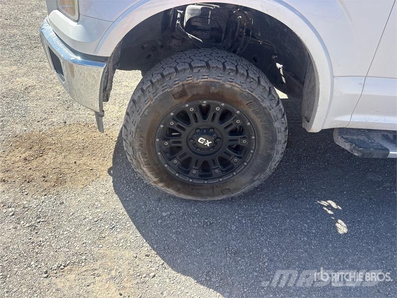 Ford F-150 Lariat 4x4 Crew Cab Pickup Kita