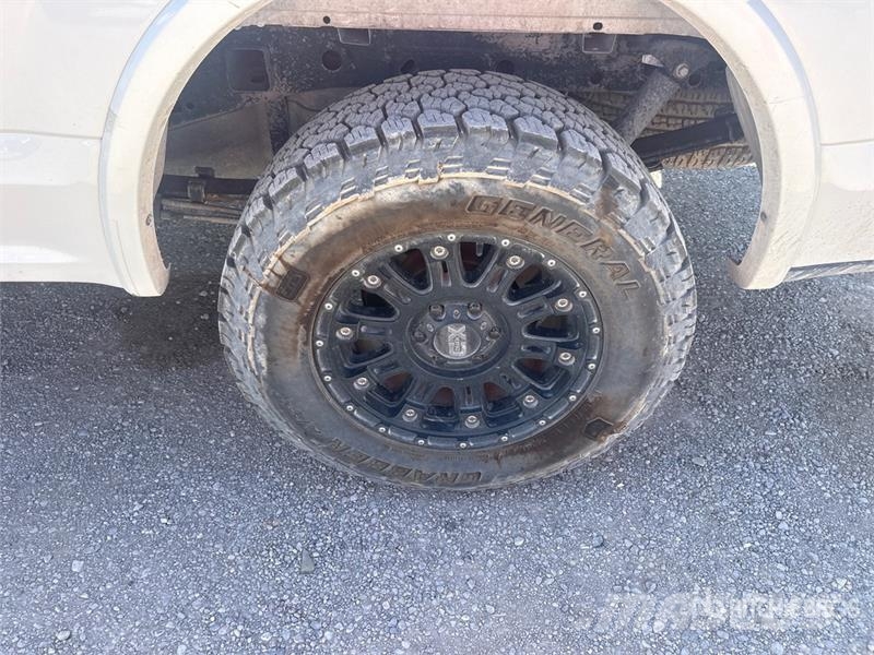Ford F-150 Lariat 4x4 Crew Cab Pickup Kita