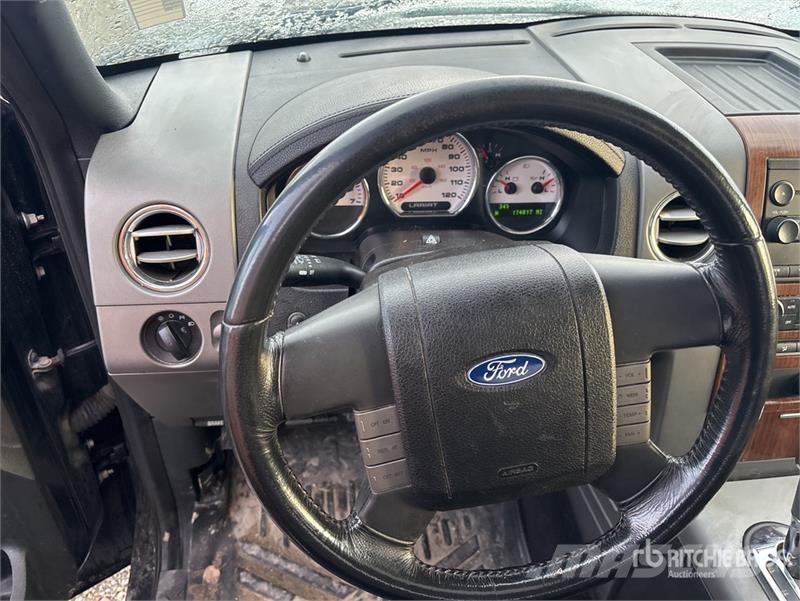 Ford F-150 Lariat 4x4 Crew Cab Pickup Muu