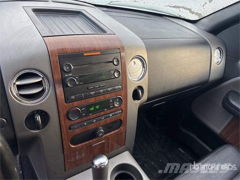 Ford F-150 Lariat 4x4 Crew Cab Pickup Muu