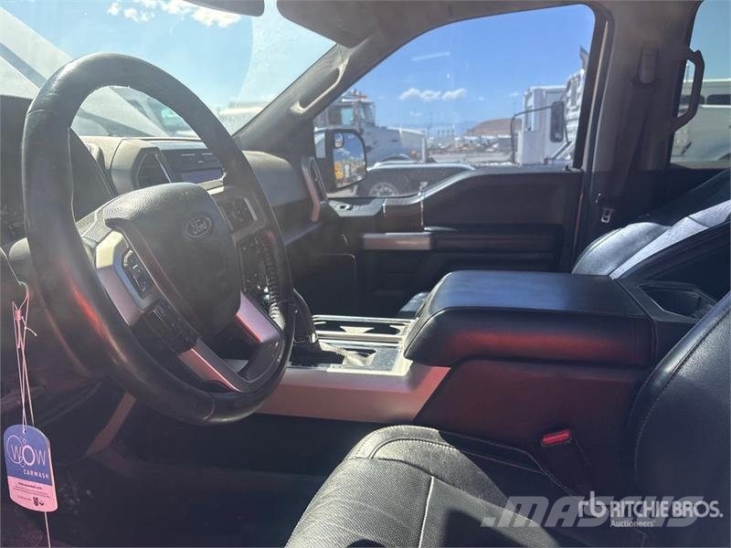 Ford F-150 Lariat 4x4 Crew Cab Pickup Kita