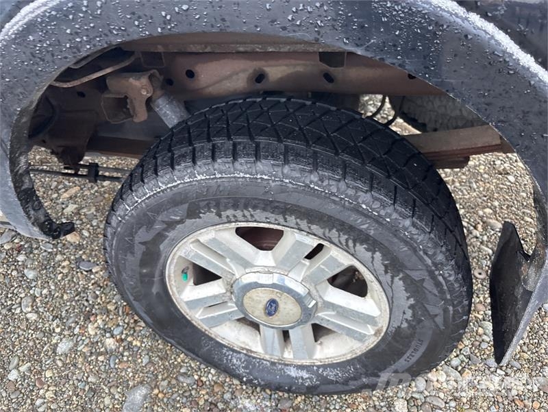 Ford F-150 Lariat 4x4 Crew Cab Pickup Muu