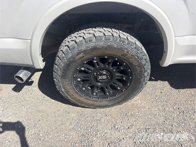 Ford F-150 Lariat 4x4 Crew Cab Pickup Kita